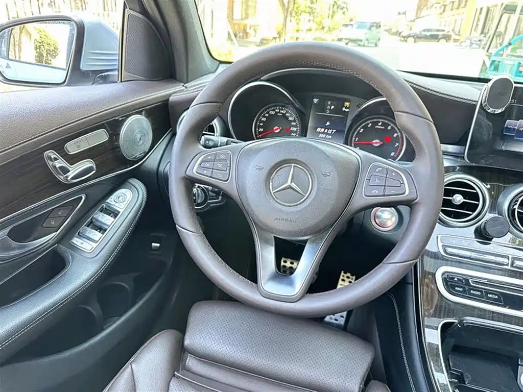 Mercedes-Benz GLC 2016 — фото 15