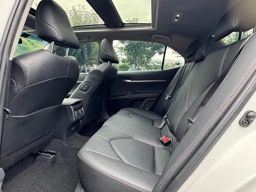 Toyota Camry 2020 — фото 13