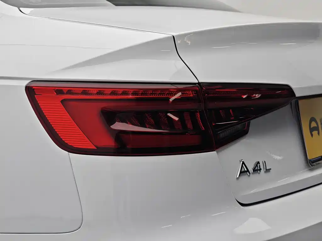 Audi A4L 2017 — фото 18