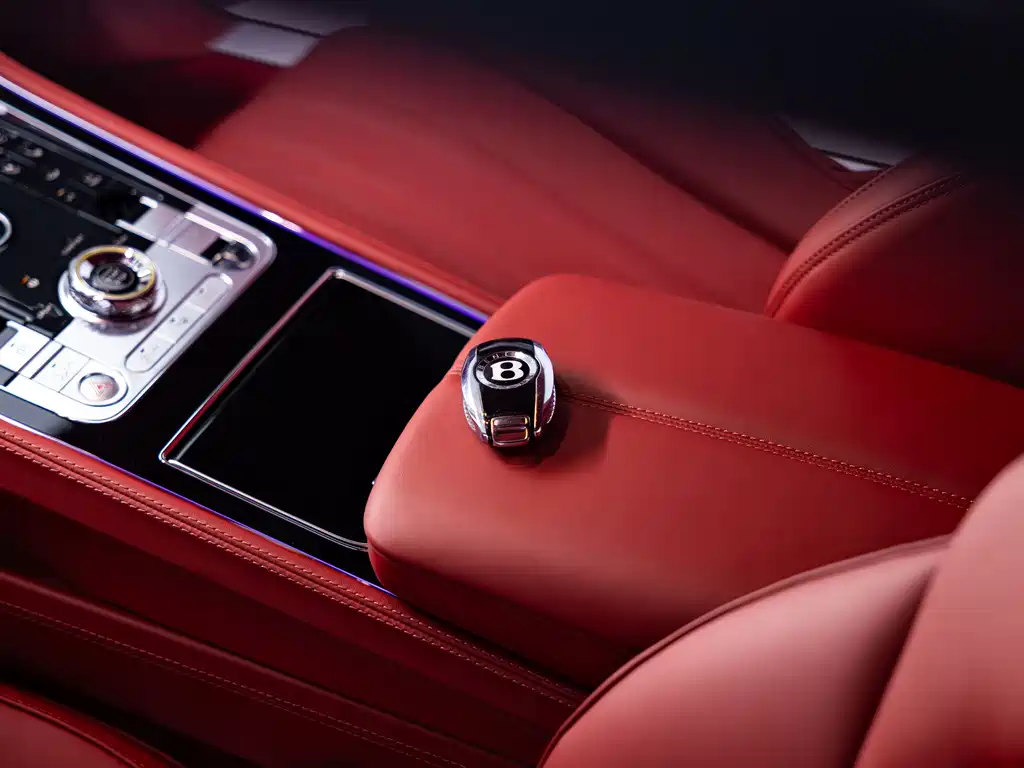 Bentley Continental 2023 — фото 14