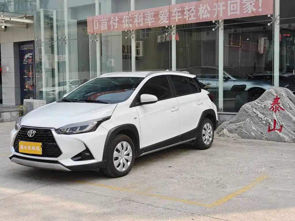 Toyota Yaris L 2023 — фото 1