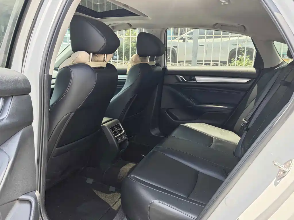 Honda Accord 2022 — фото 10
