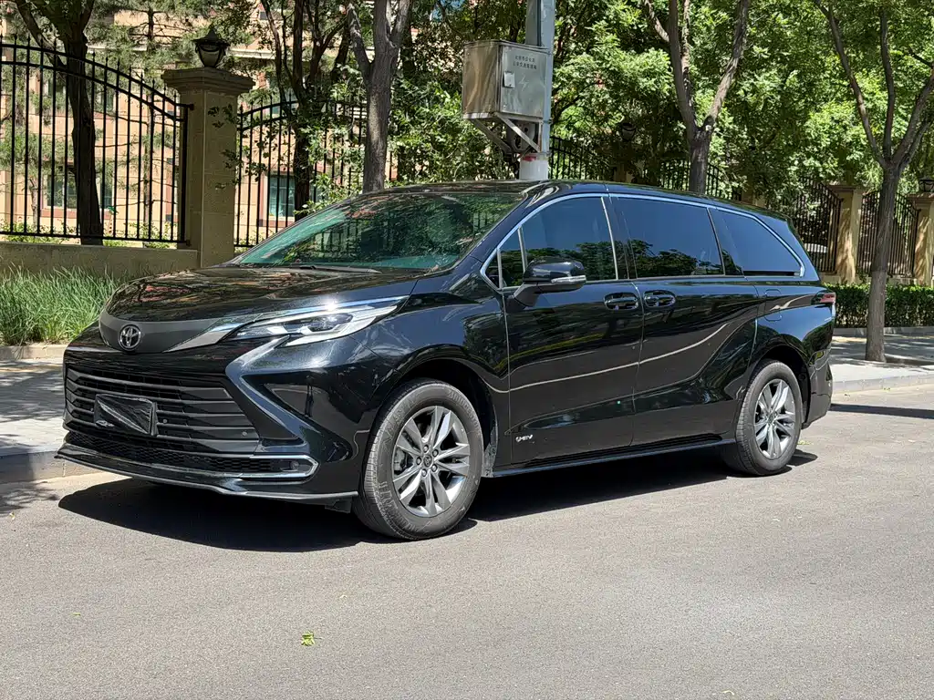 Toyota Sienna 2024