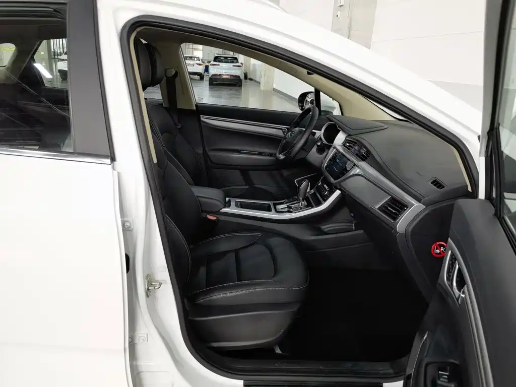 Geely Emgrand GS 2019 — фото 23
