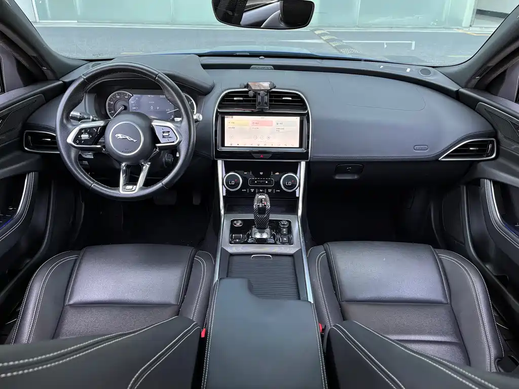 Jaguar XEL 2020 — фото 17