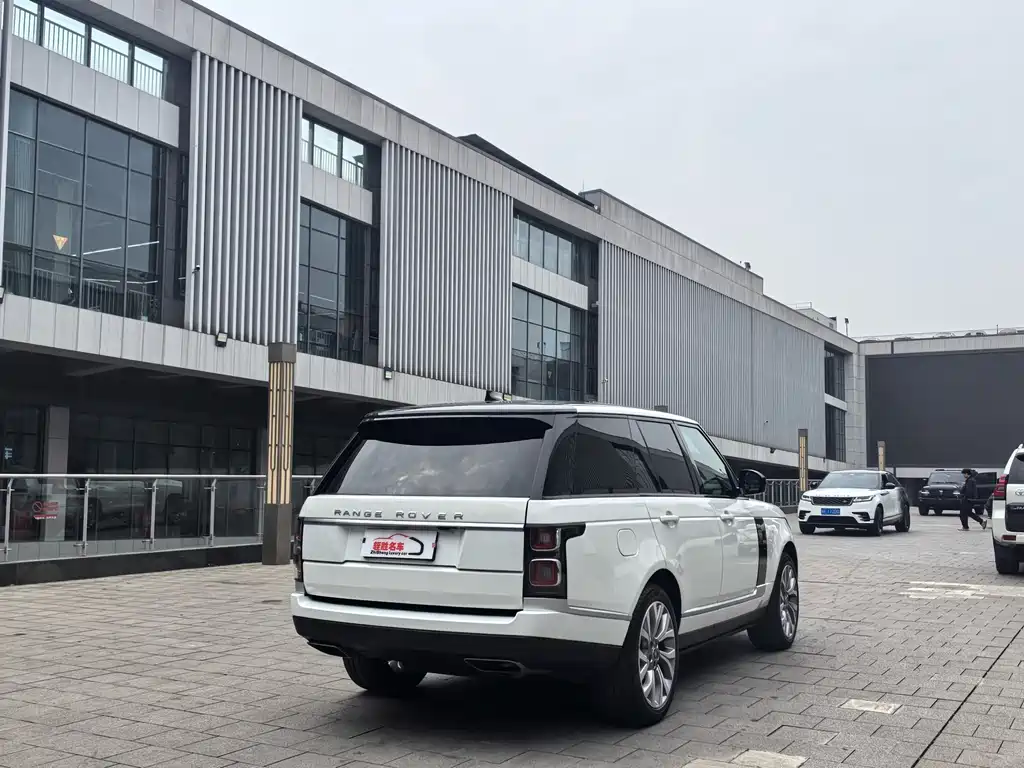 Land Rover Range Rover 2021 — фото 18