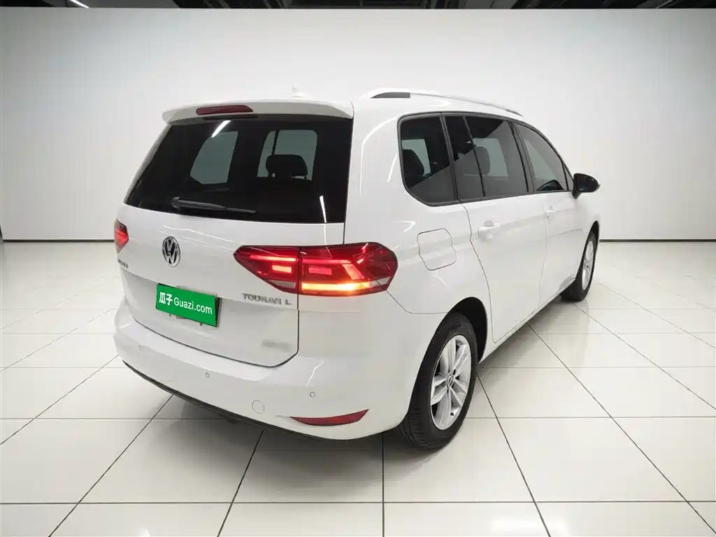 Volkswagen Touran 2019 — фото 7