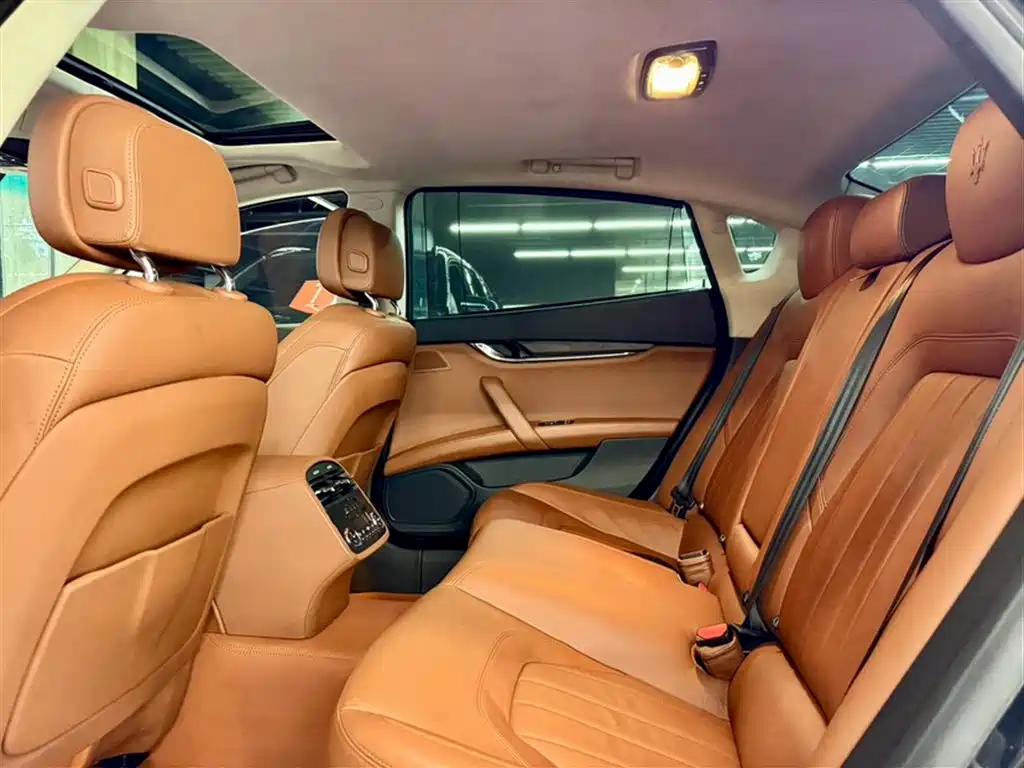 Maserati Quattroporte 2015 — фото 16