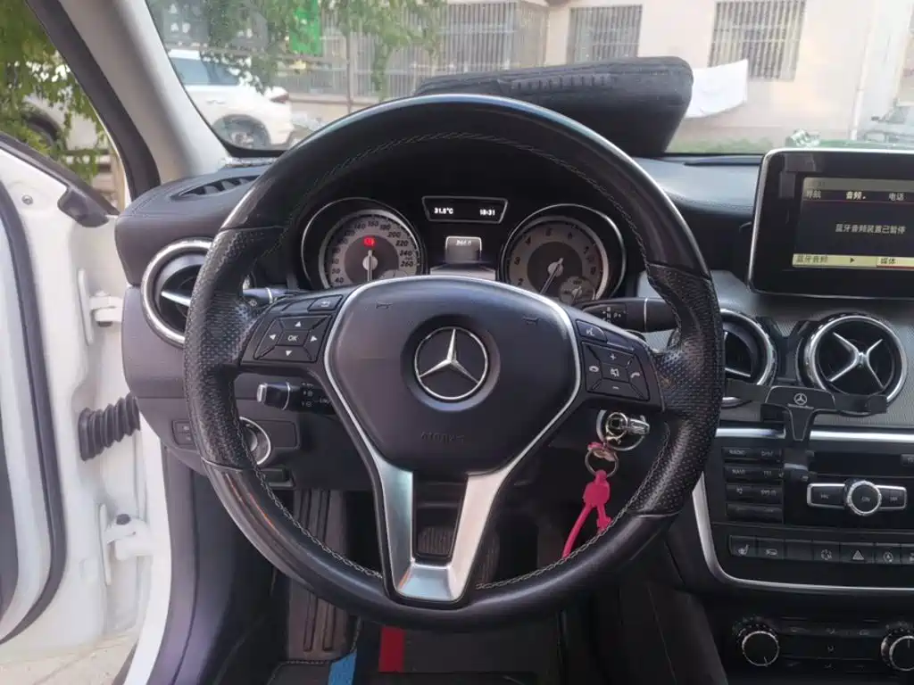 Mercedes-Benz GLA 2015 — фото 13