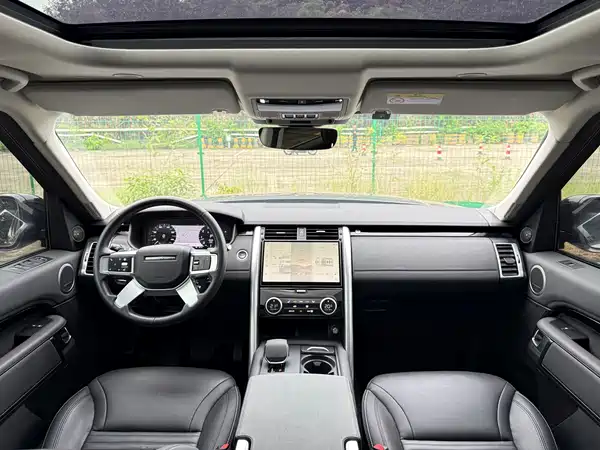 Land Rover Discovery 2024