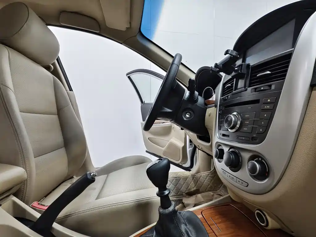 Buick Excelle 2015 — фото 15