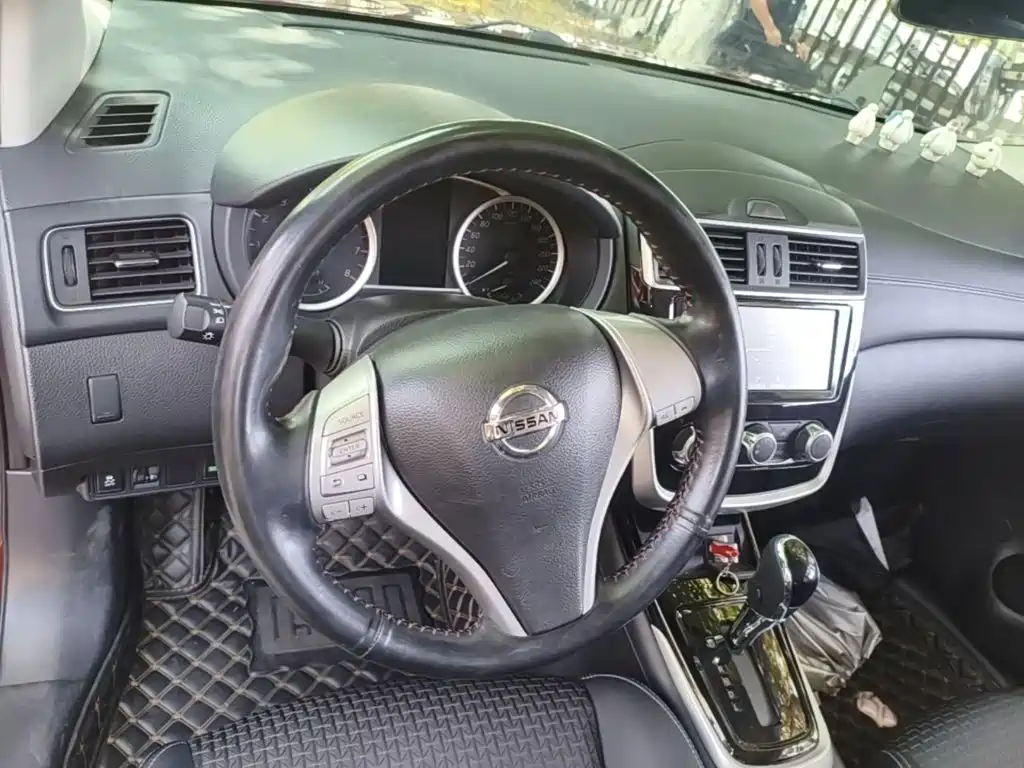 Nissan Tiida 2017 — фото 11