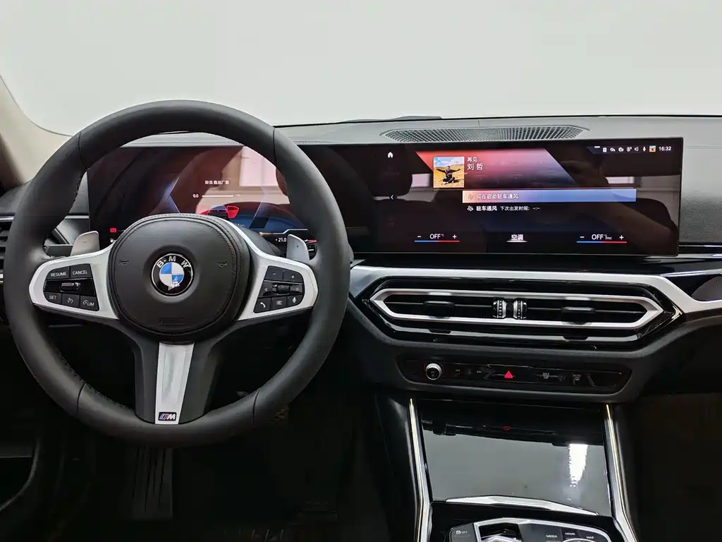 BMW 3 Series 2023 — фото 10