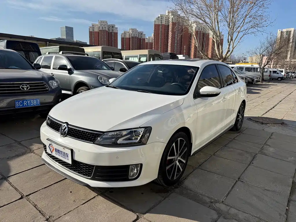 Volkswagen Sagitar 2014
