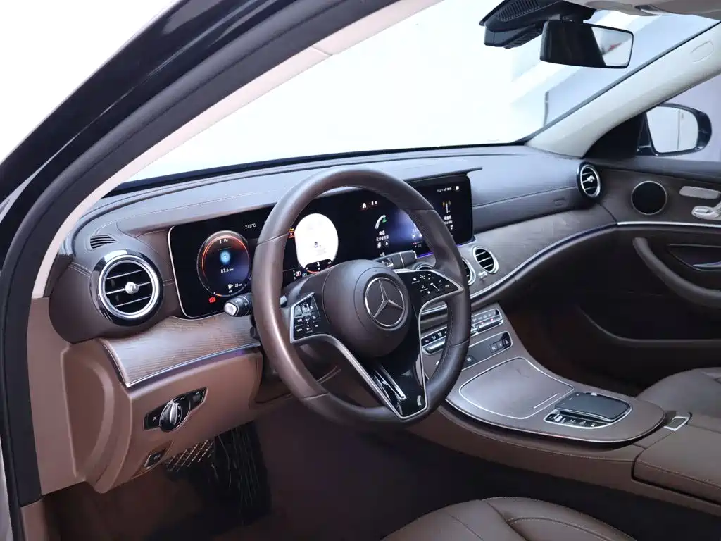 Mercedes-Benz E-Class 2023 — фото 11