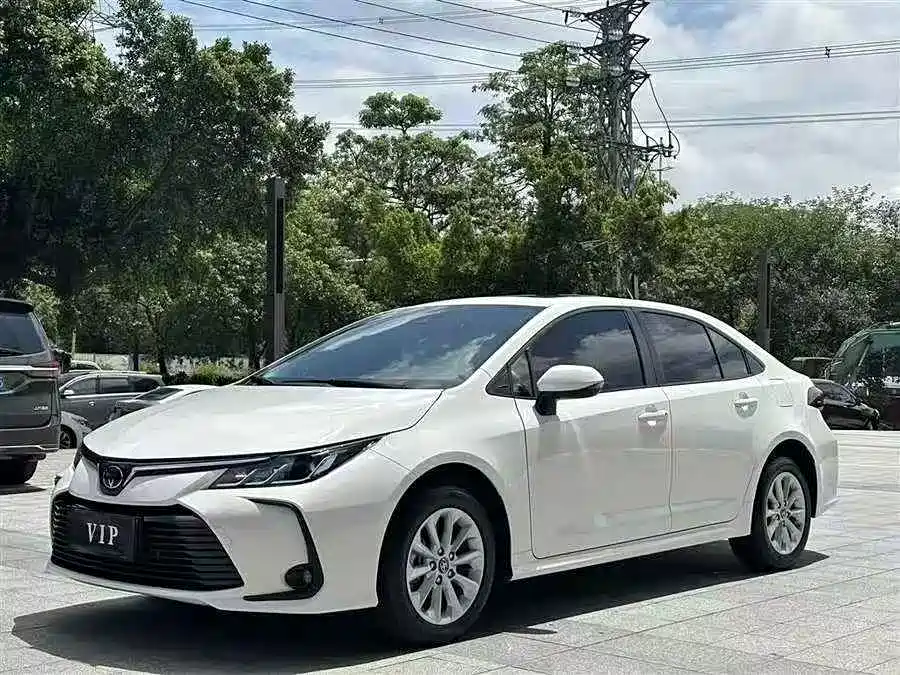 Toyota Corolla 2021 — фото 1