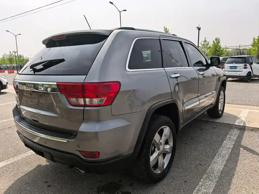 Jeep Grand Cherokee 2013 — фото 6