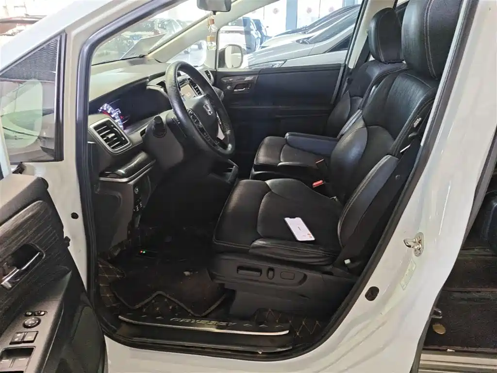 Honda Odyssey 2015 — фото 15