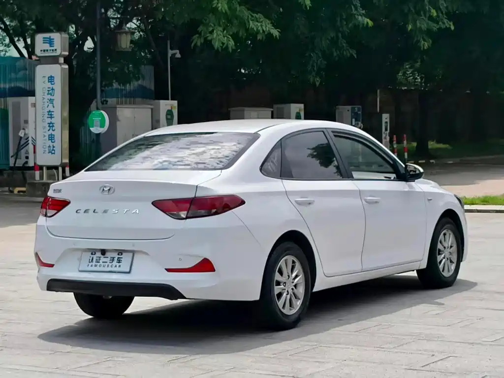 Hyundai Elantra 2021 — фото 14