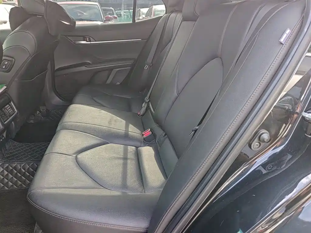 Toyota Camry 2023 — фото 16