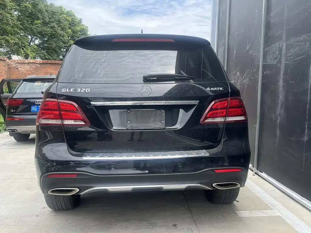 Mercedes-Benz GLE 2015 — фото 14