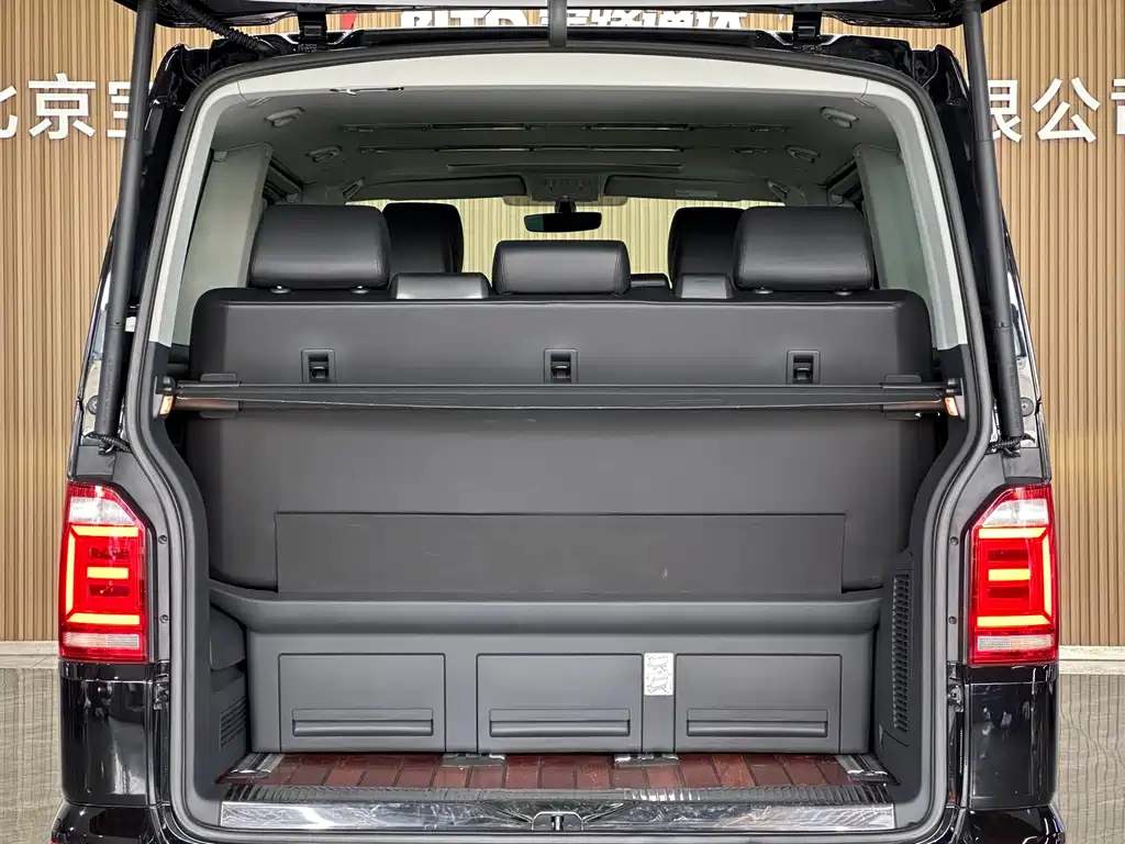 Volkswagen Multivan 2017 — фото 15