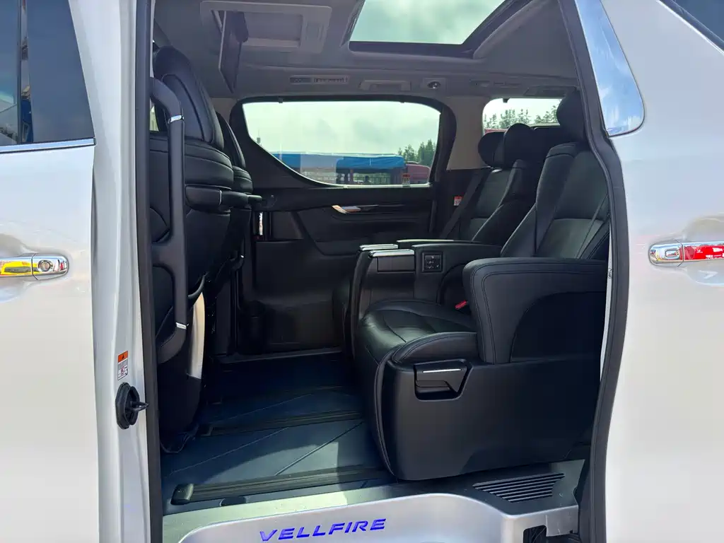 Toyota Vellfire 2023 — фото 7