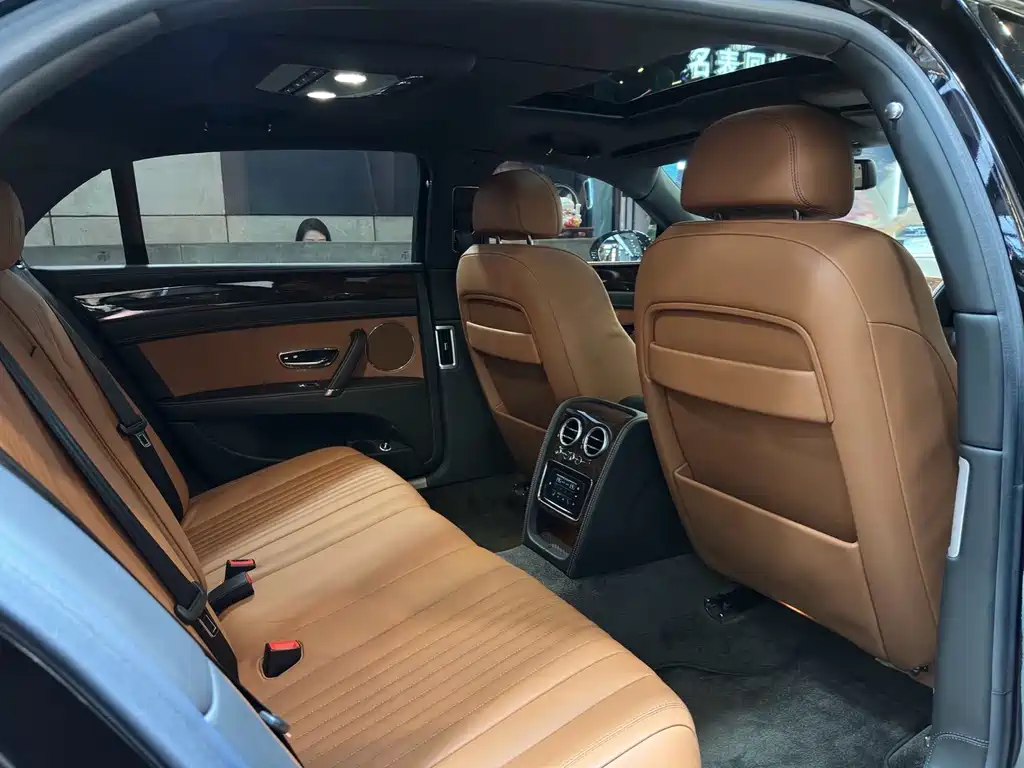 Bentley Flying Spur 2019 — фото 22