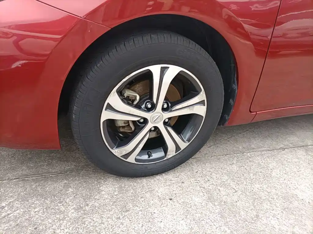 Nissan Tiida 2017 — фото 23