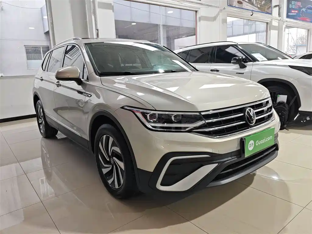 Volkswagen Tiguan L 2023 — фото 22