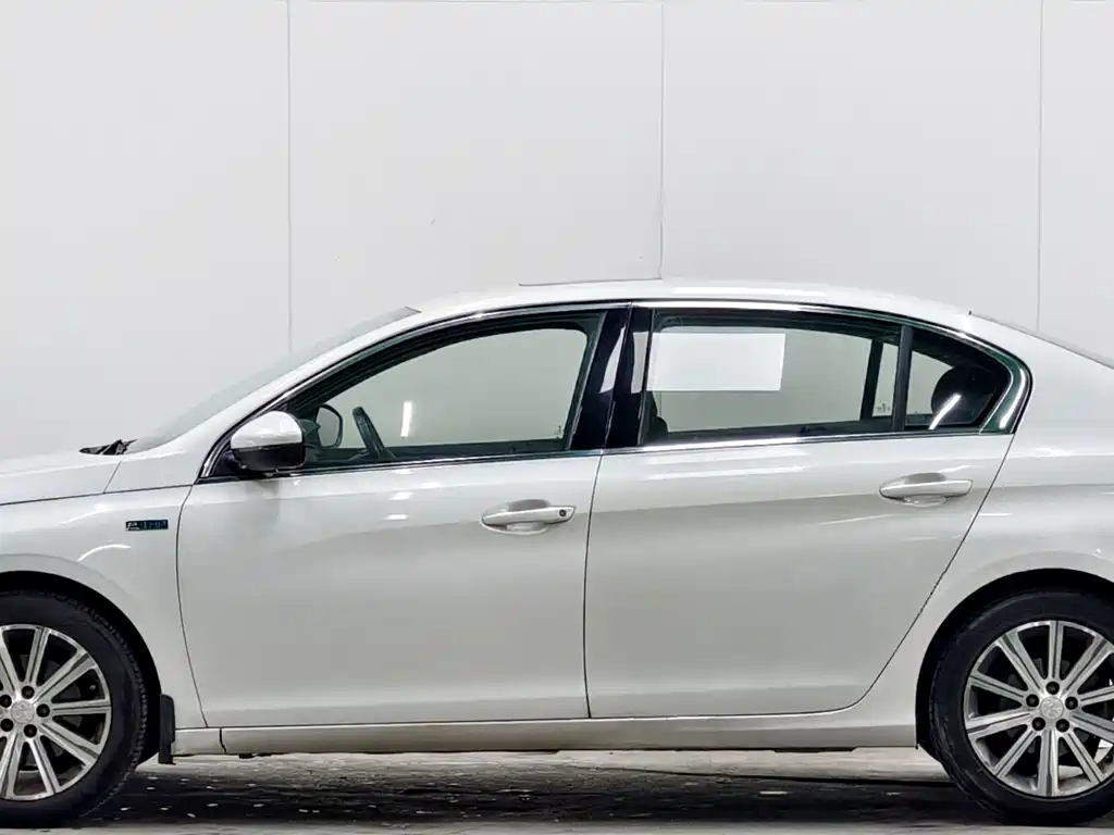 Peugeot 408 2017 — фото 7