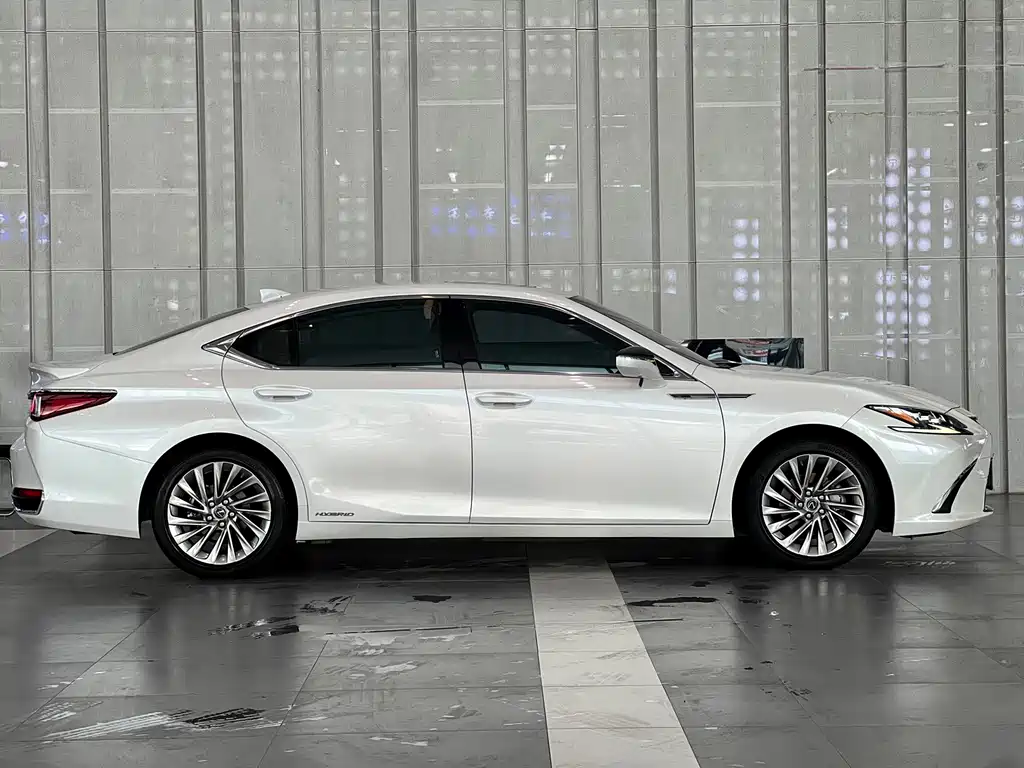 Lexus ES 2022 — фото 7