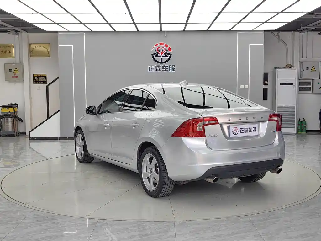 Volvo S60 2013 — фото 14