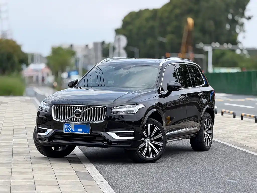 Volvo XC90 2022 — фото 1