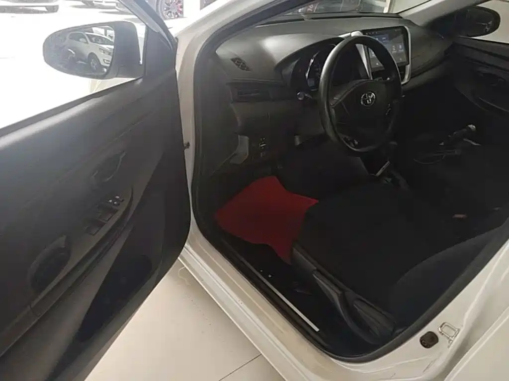 Toyota Yaris L 2019 — фото 16