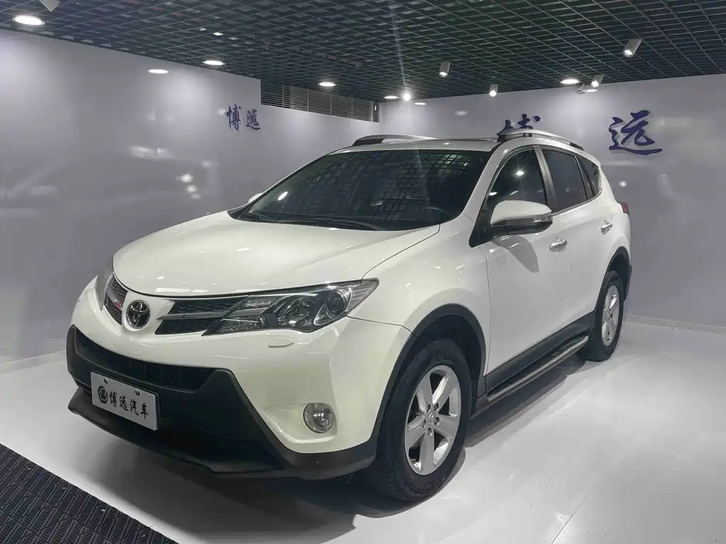 Toyota RAV4 2013 — фото 1