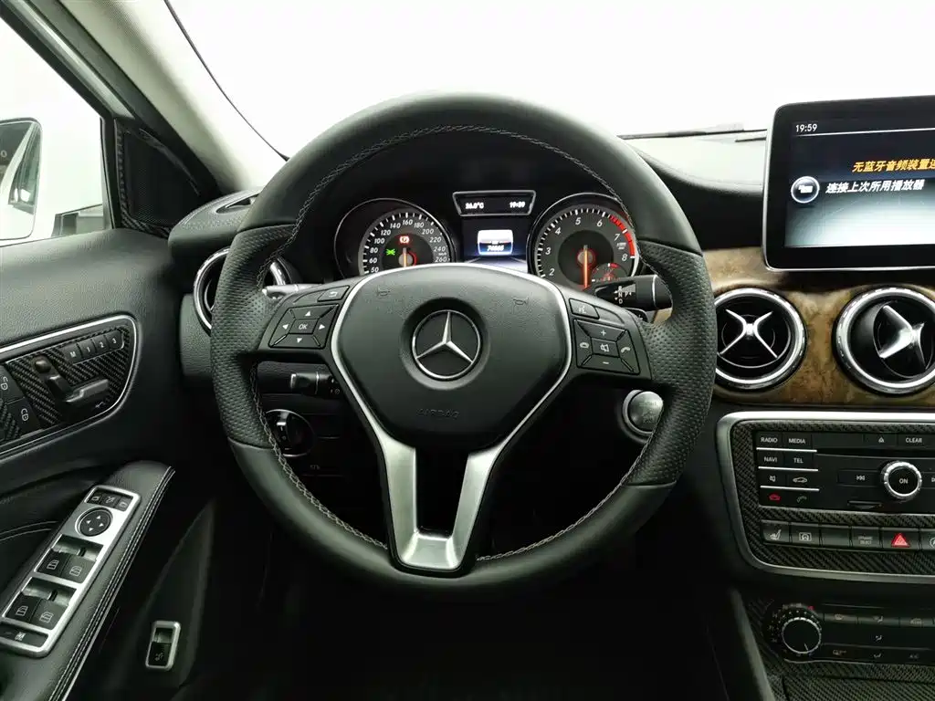 Mercedes-Benz GLA 2016 — фото 11