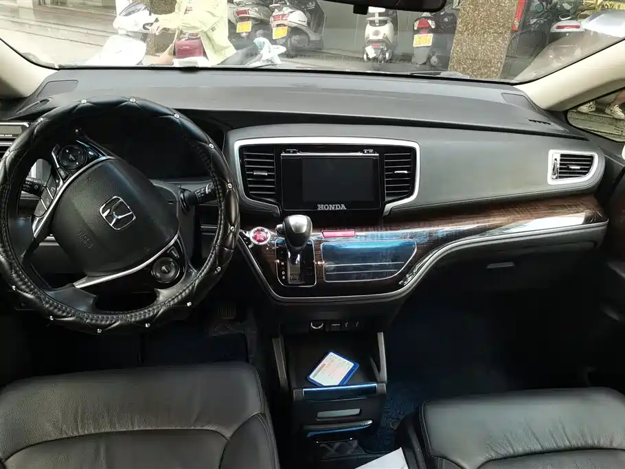 Honda Odyssey 2017 — фото 12