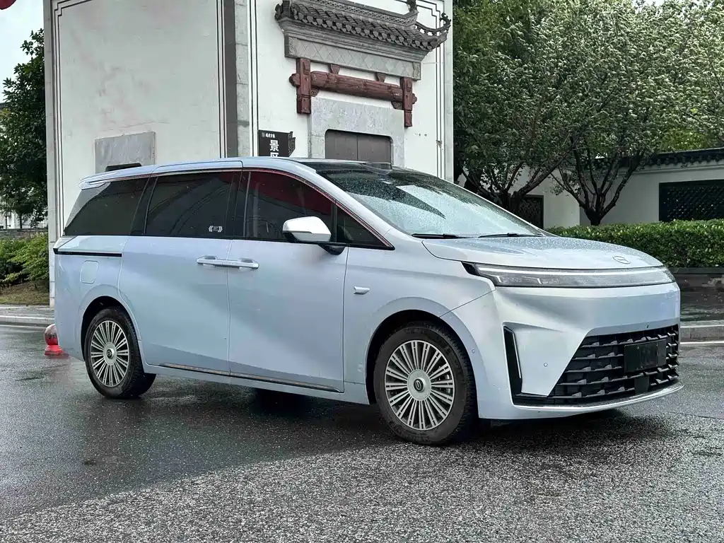 GAC Trumpchi E8 PHEV 2026 — фото 10