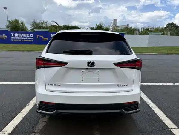 Lexus NX 2021