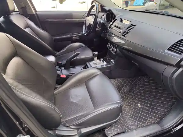 Mitsubishi Lancer EX 2013