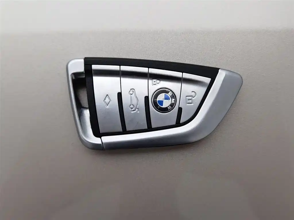BMW 5 Series 2018 — фото 19