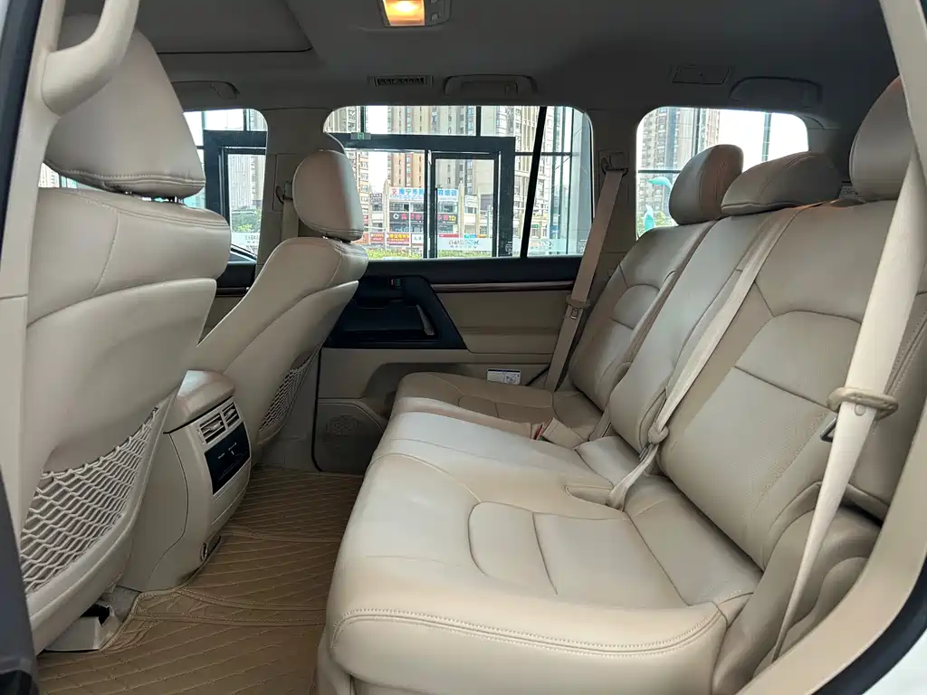 Toyota Land Cruiser 2018 — фото 12