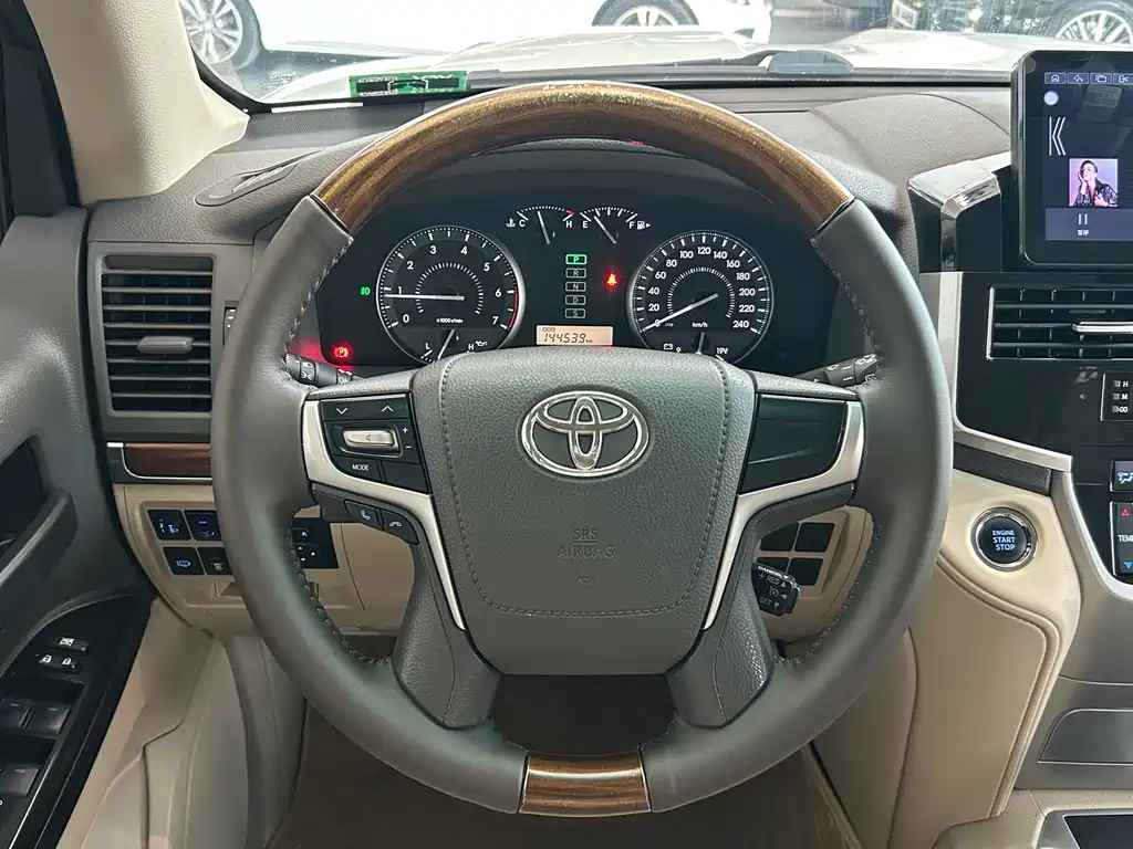 Toyota Land Cruiser 2018 — фото 31