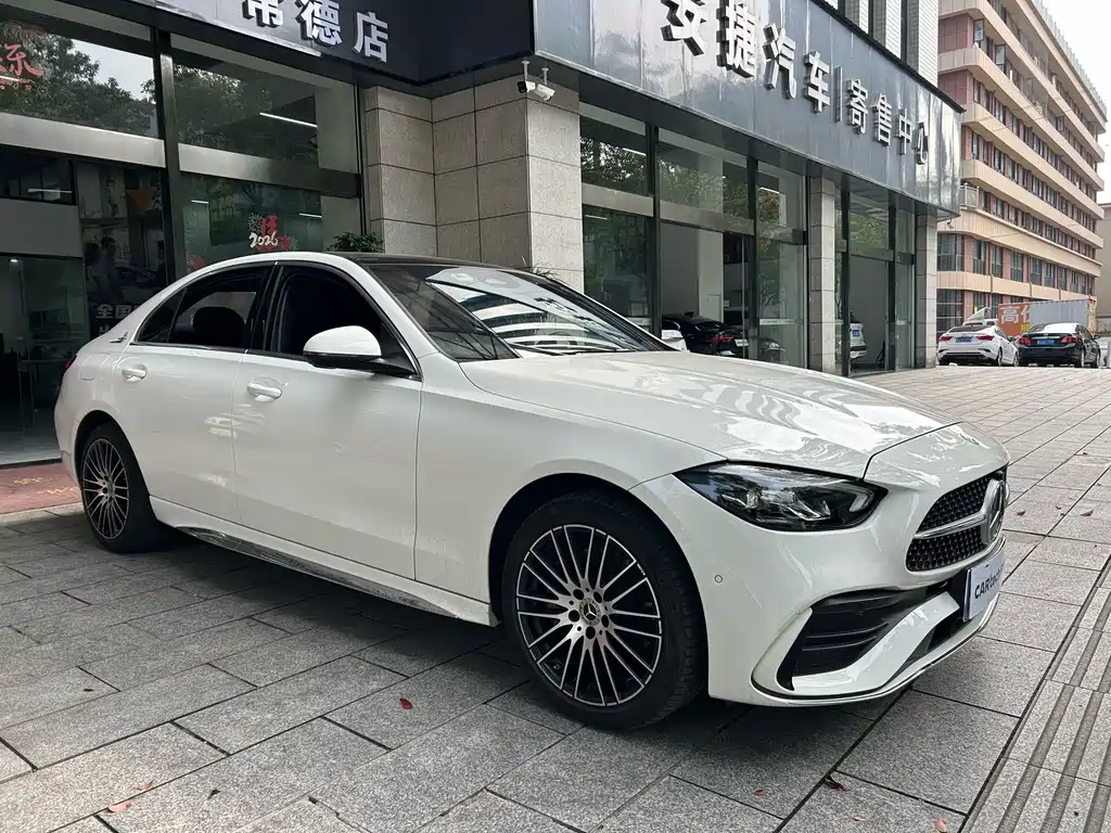 Mercedes-Benz C-Class 2025 — фото 3