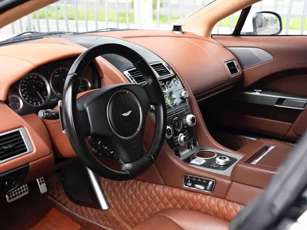 Aston Martin Rapide 2011 — фото 4