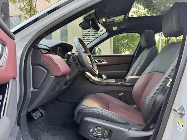 Land Rover Range Rover Velar 2025
