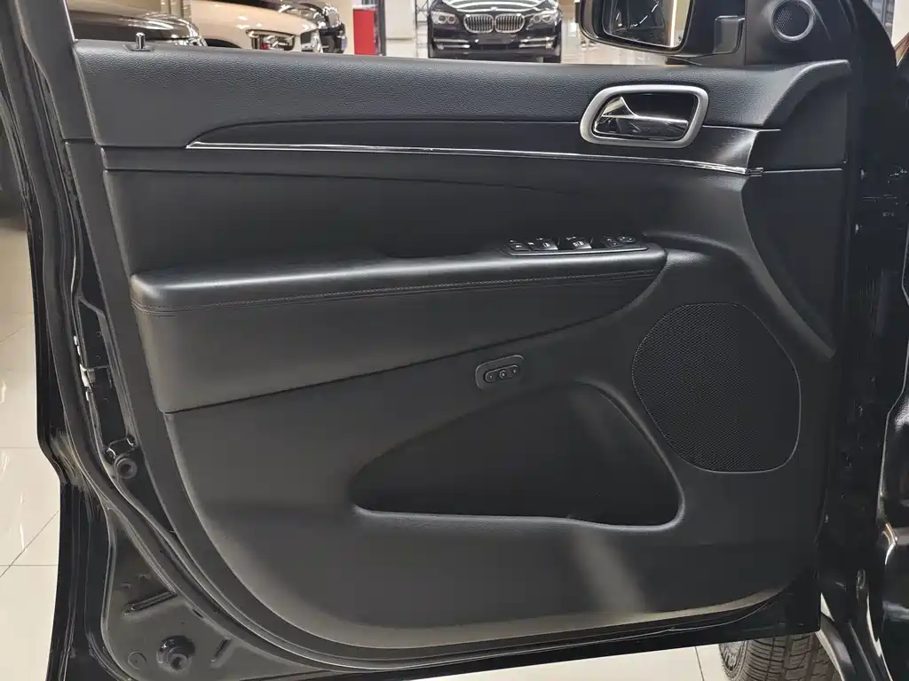 Jeep Grand Cherokee 2019 — фото 4