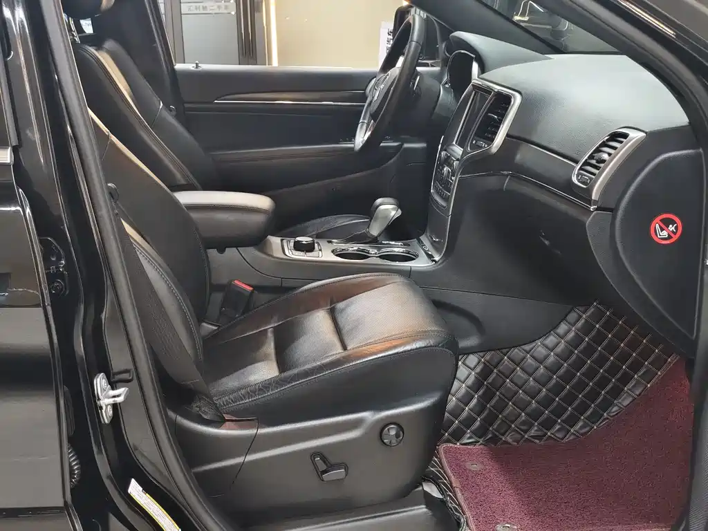 Jeep Grand Cherokee 2019 — фото 13