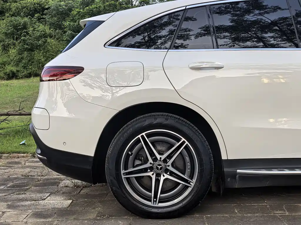 Mercedes-Benz EQC 2022 — фото 20
